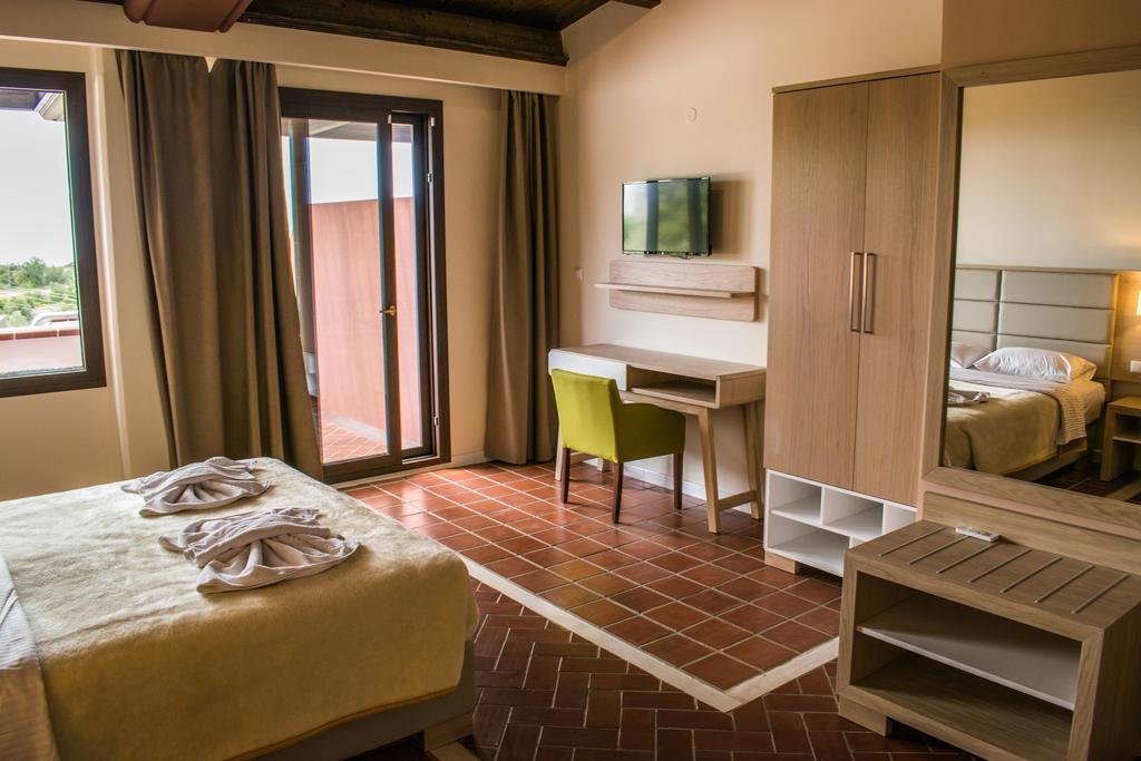 Kallisti Hotel Potos Luaran gambar